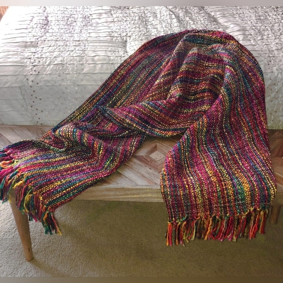 NWT | Signals | Chunky Hand Woven Knit Blanket Throw with Tassels | 48" x 70" - Picture 7 of 11